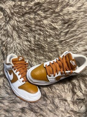 Nike Men’s White and Burnt Orange Low-Top Sneakers size 8.5